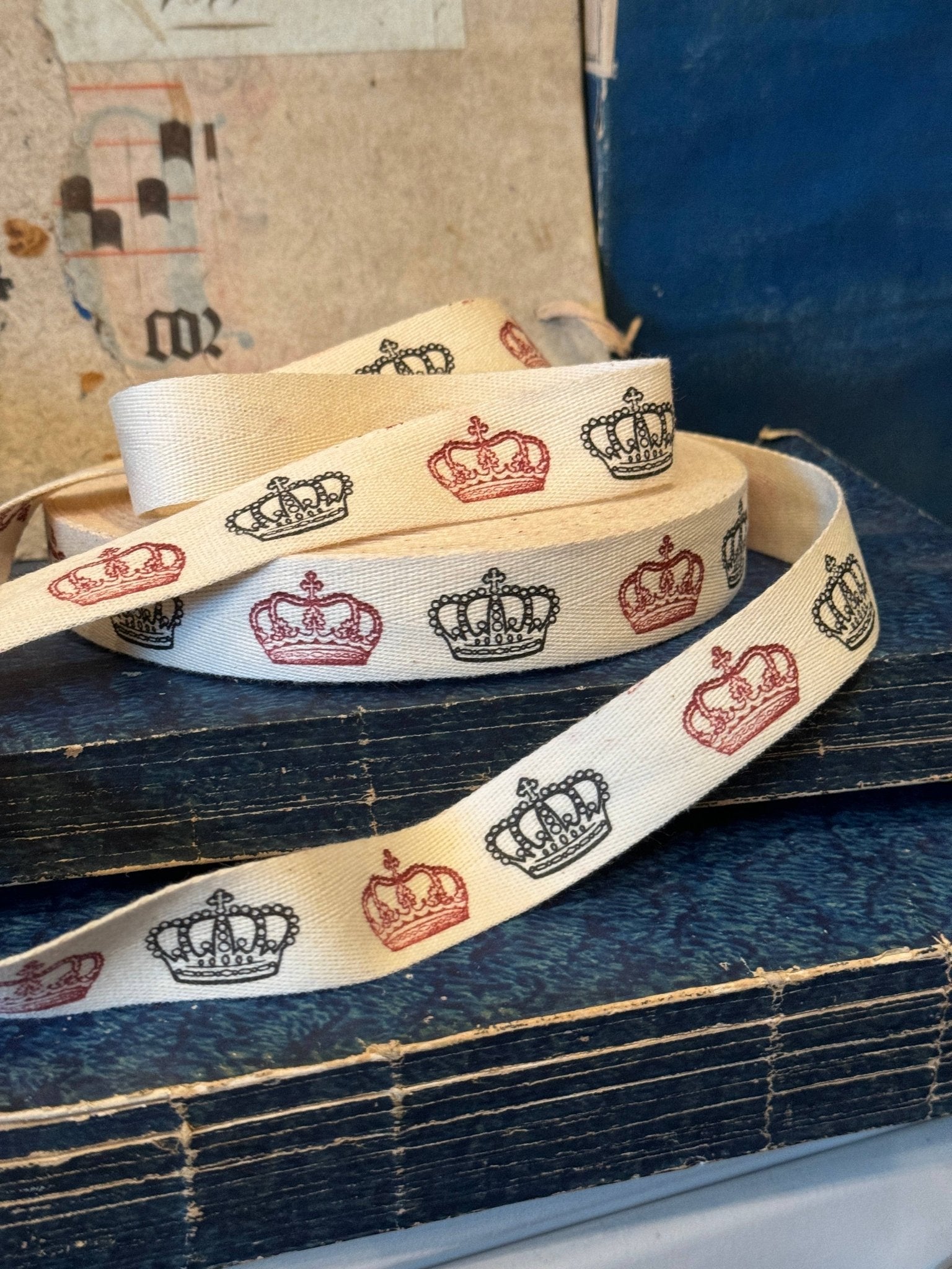 CROWNS Ribbon - EPOQUE