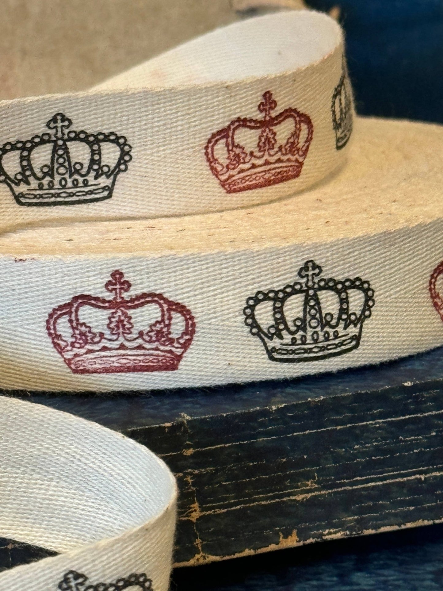 CROWNS Ribbon - EPOQUE