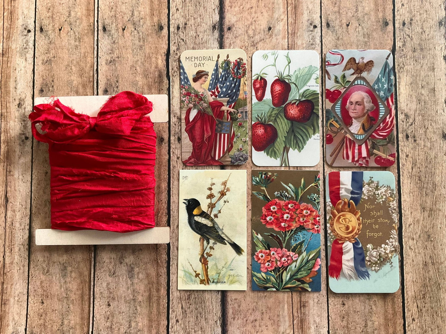 Gift Wrap - Red Lady Liberty - EPOQUE