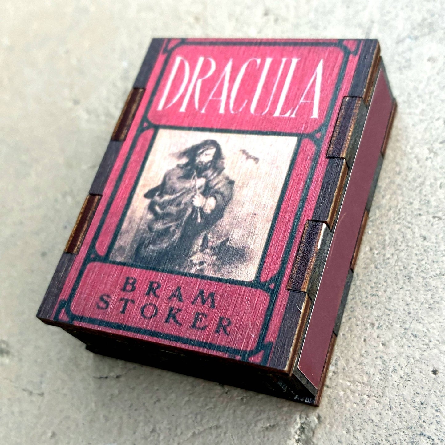 Matches • Bram Stokers Dracula Wooden Matchbox • Home Decor - EPOQUE