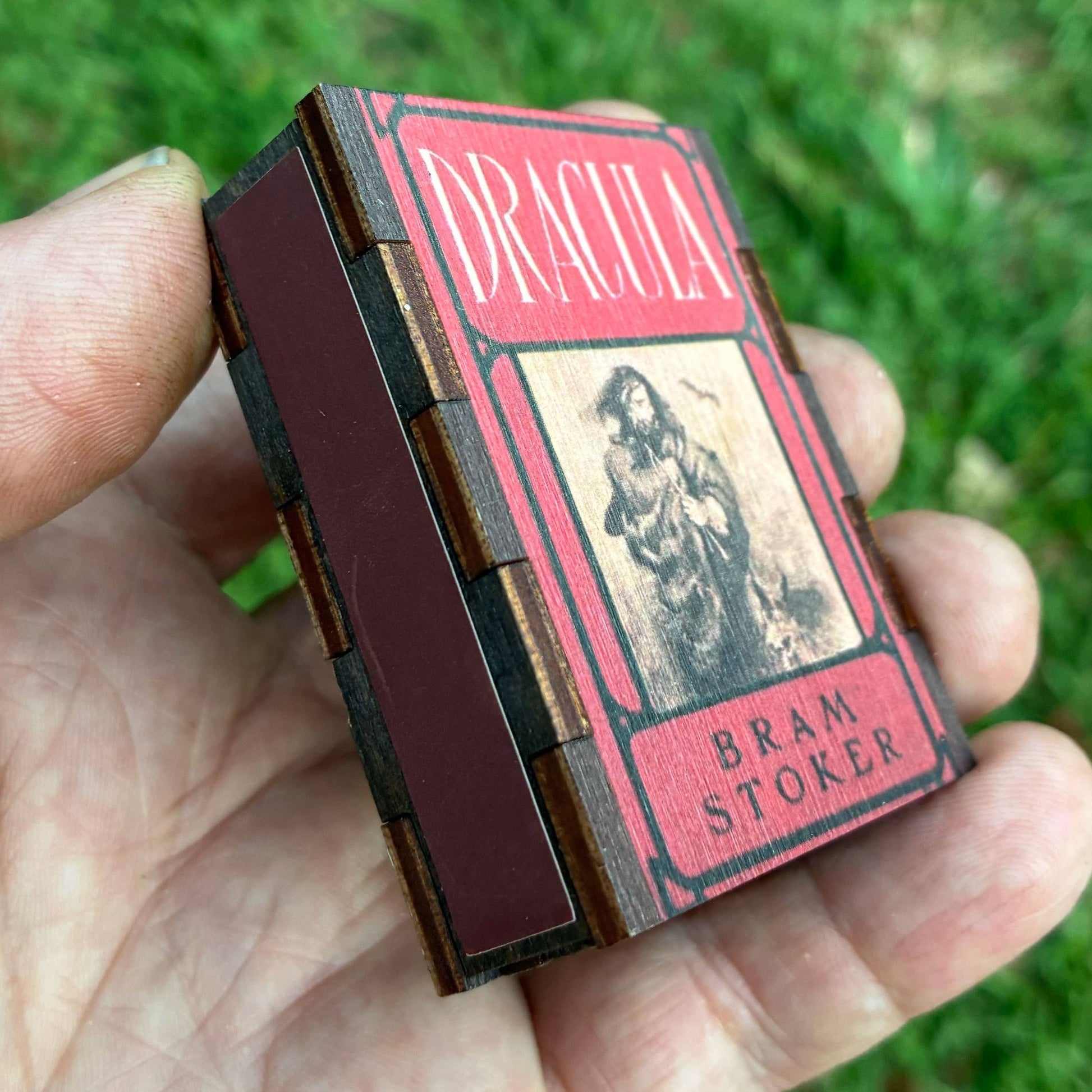 Matches • Bram Stokers Dracula Wooden Matchbox • Home Decor - EPOQUE