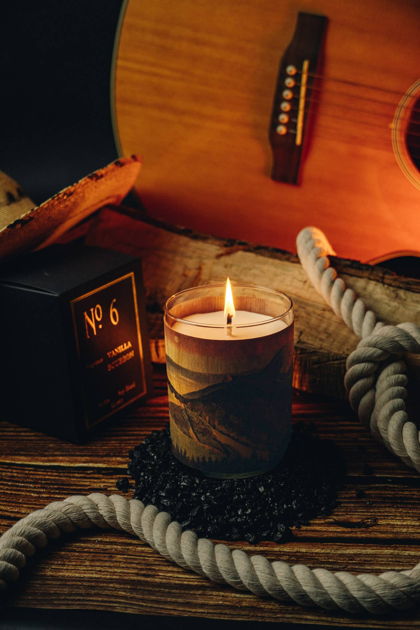 No 6 Vanilla Bourbon Wood Wrapped Candle - EPOQUE
