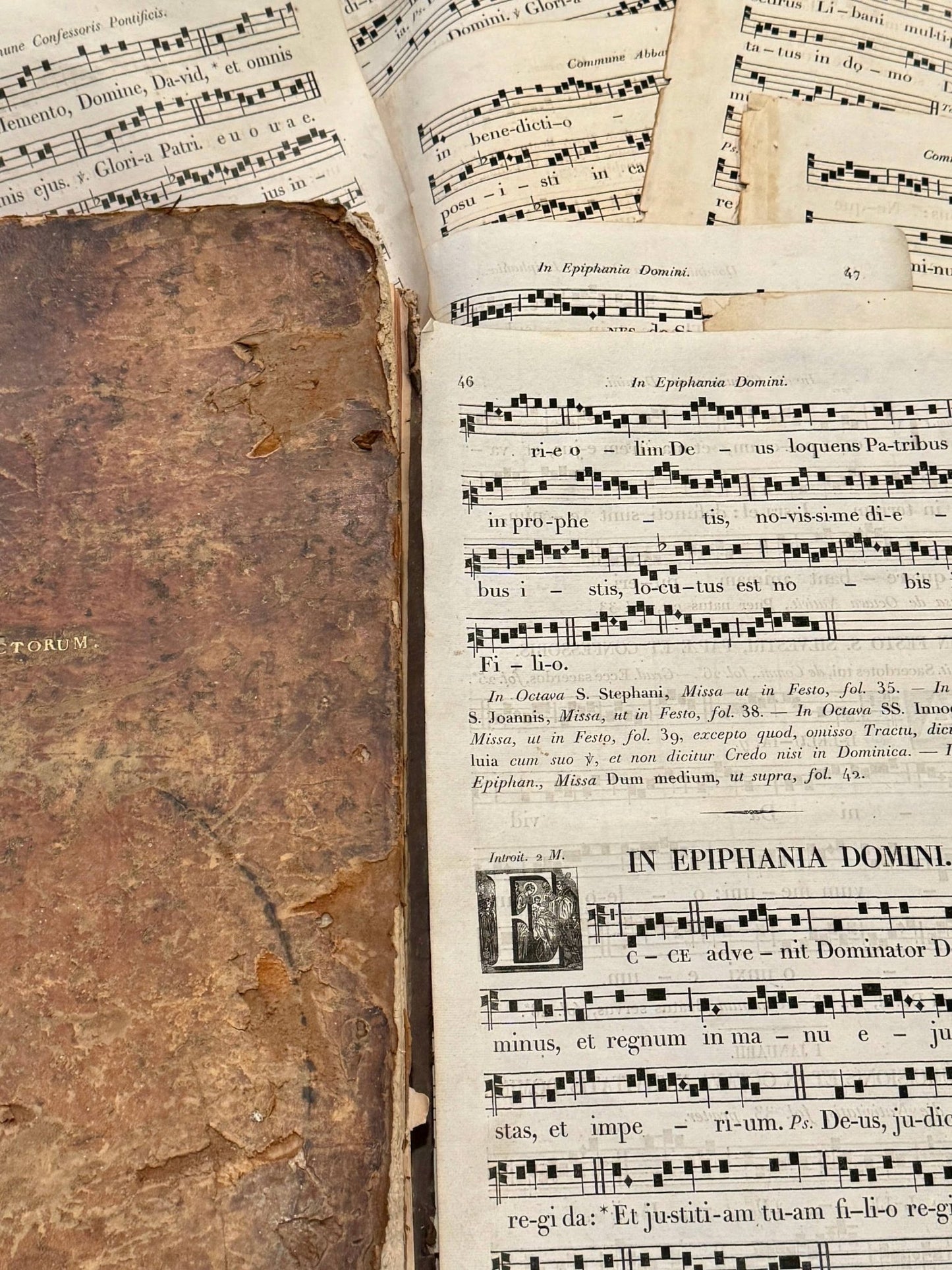 Original Page from 1700s Antiphonarium 250 Yrs Old – Set of 2 - EPOQUE