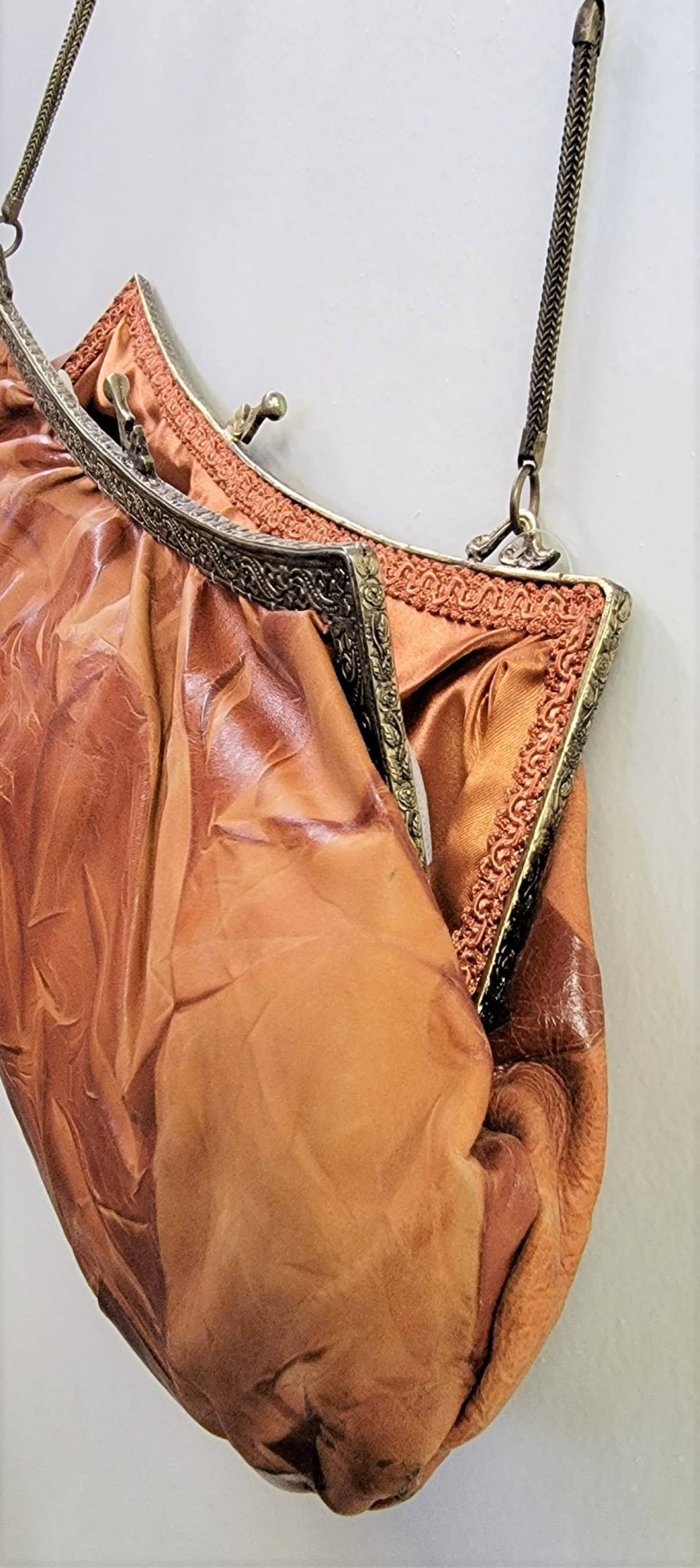 VINTAGE CLASSIC OVERSIZE LEATHER CLUTCH - EPOQUE